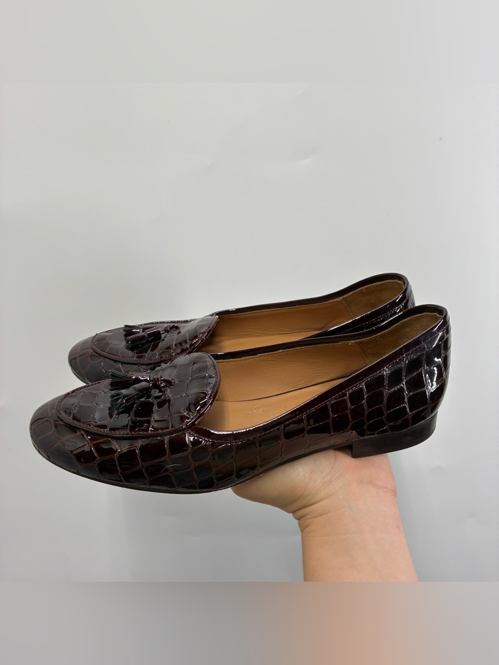 J. McLaughlin 7.5 Burgundy croc embossed leather tassel loafers Crocodile Preppy